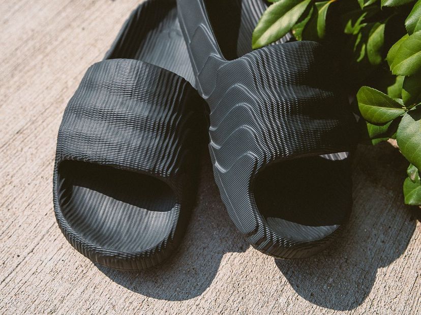 ADILETTE 22 SLIDES 'CARBON'